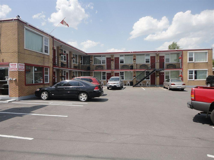 Public Area, Imperial Fireside Inn, Greater Sudbury