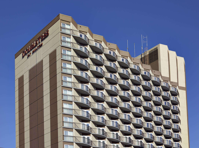 Exterior & Views 2, DoubleTree by Hilton Hotel & Conference Centre Regina, Division No. 6