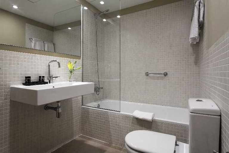 Bathroom 5, Camp Nou Apartment, Barcelona
