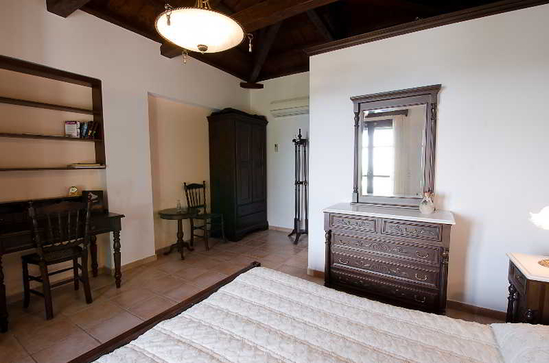 Others 4, Vatellis Villas, Thessaly