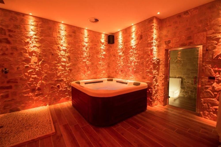 Bathroom 5, La Bastiglia, Perugia