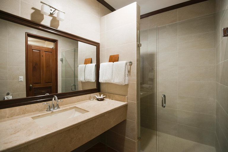 Bathroom 4, Hotel Plaza Colon, Granada