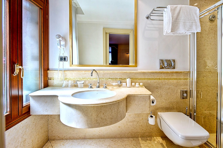 Bathroom 4, Ca' Princess, Venezia
