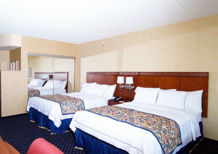 Bedroom 2, Courtyard by Marriott Shippensburg, Cumberland