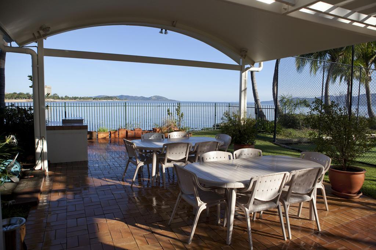 Food & Drinks, Mariners North Holiday Apartments, City