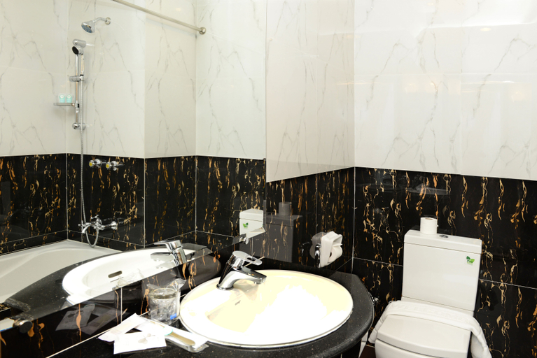 Bathroom 4, Grand United (21st Downtown), Yangon