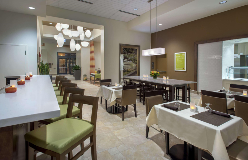 Food & Drinks 5, Hilton Garden Inn Chicago Downtown Riverwalk, Cook
