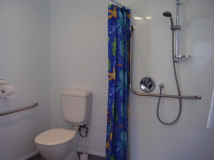 Bathroom 3, Opononi Hotel, Far North