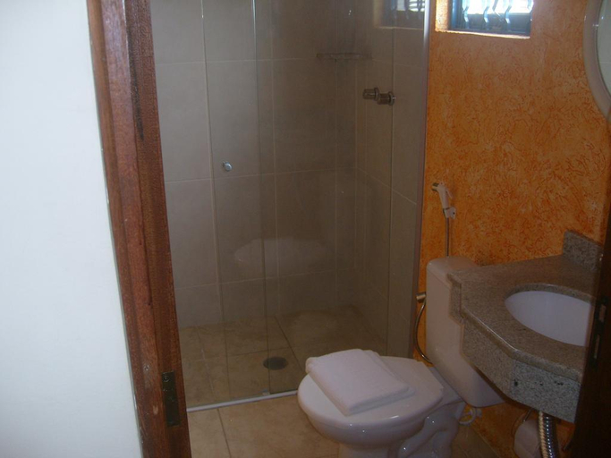 Bathroom 4, Hotel Rafeli, Boituva