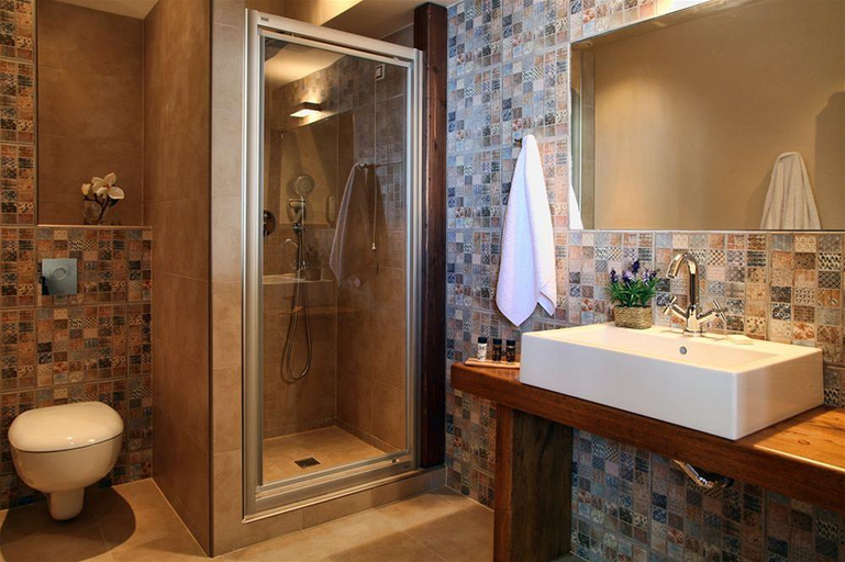 Bathroom 5, Theta Hotel, Thessaly