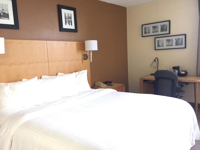 Bedroom 3, Wingate By Wyndham Fishkill, Dutchess