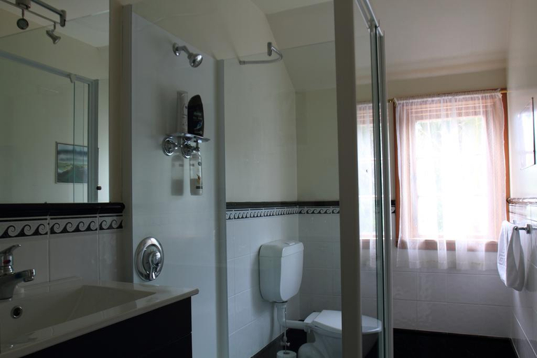 Bathroom 3, Nikau Lodge, Kaikoura