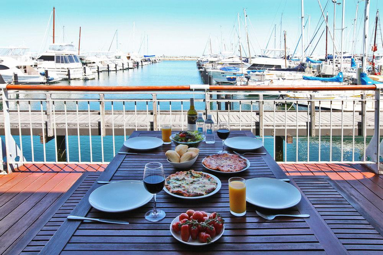 Food & Drinks, Be Fremantle Apartments, Fremantle