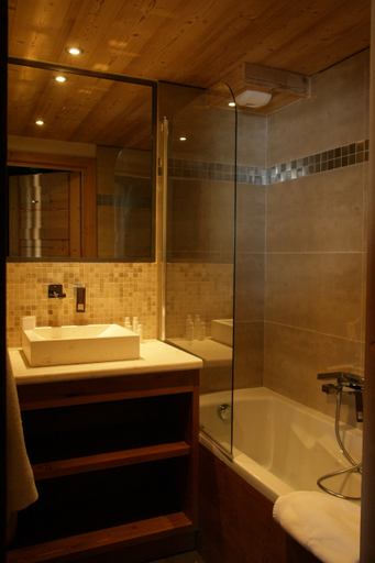 Bathroom, Koh I Nor Residence, Savoie