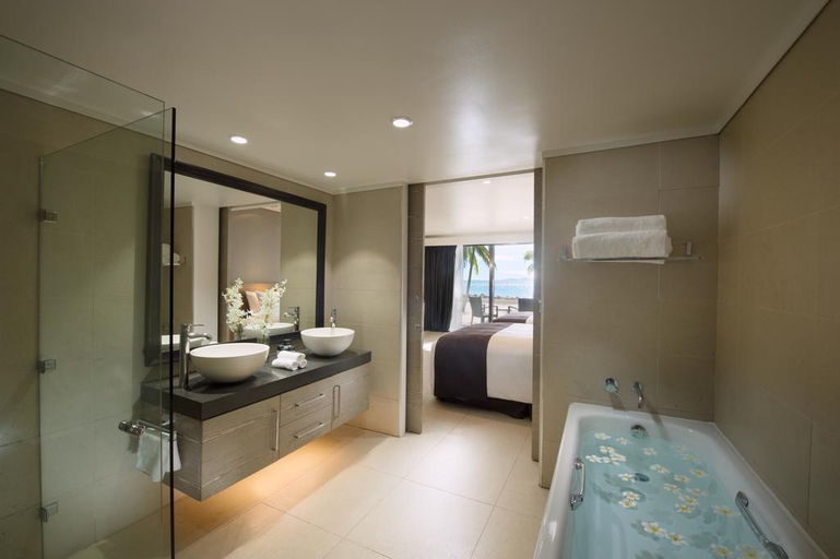 Bathroom 5, DoubleTree by Hilton Sonaisali Island, Fiji, Ba