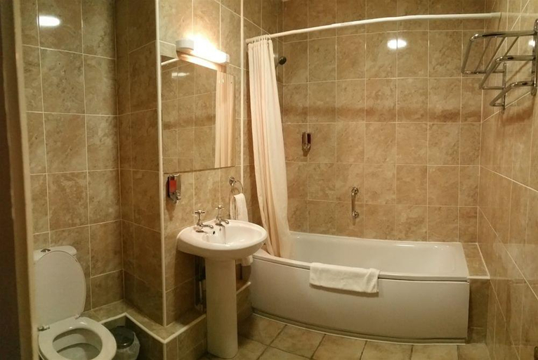 Bathroom 5, Gilson Hotel, Kingston upon Hull