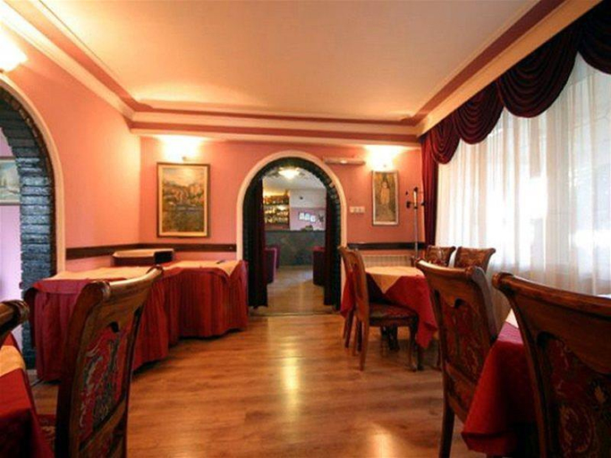 Food & Drinks 5, Hotel Evropa