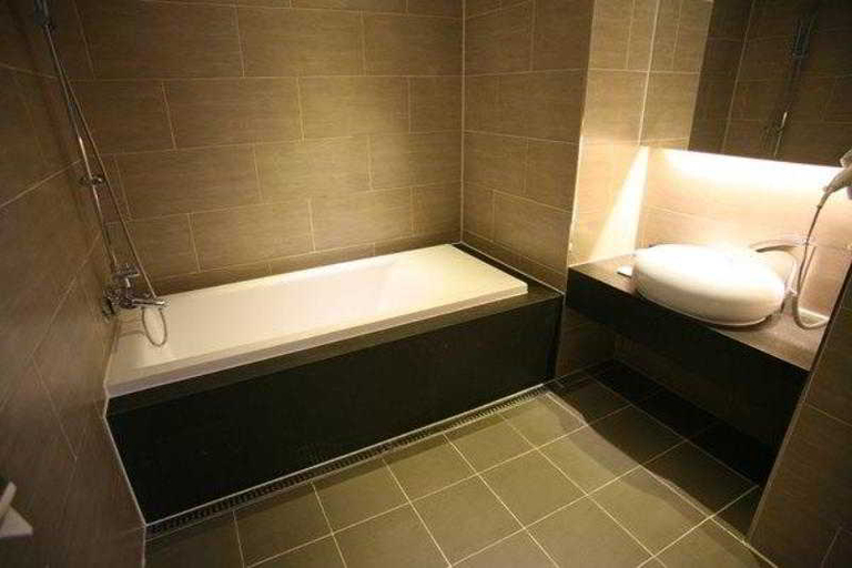 Bathroom 4, Benikea The Bliss Hotel, Jung