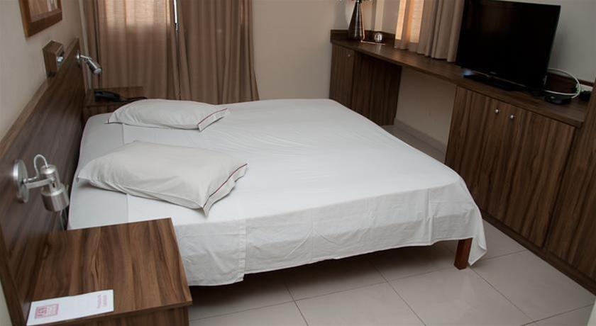Bedroom 3, Plaza Suite Hotel, Taubaté