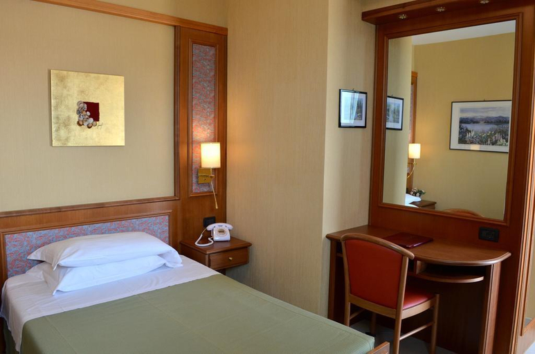 Bedroom 5, Bellevue et Mediterranneé, Imperia