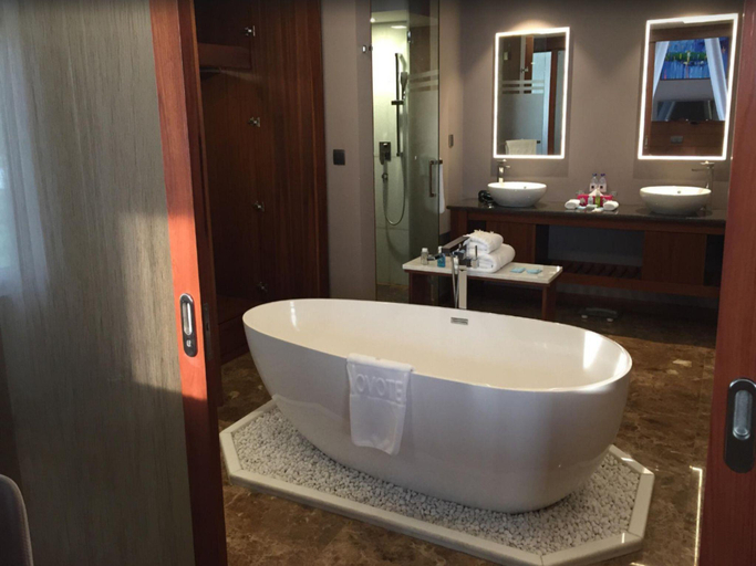 Bathroom 5, Novotel Inle Lake Myat Min, Taunggye