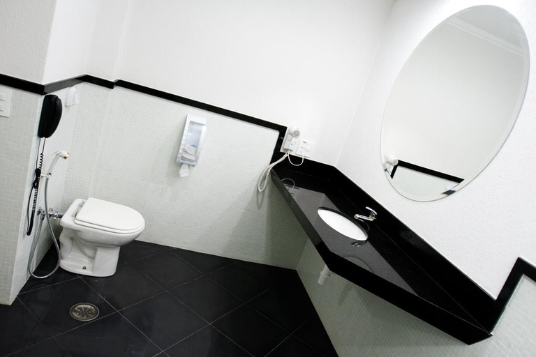 Bathroom 4, Hotel Bernal, Ituiutaba