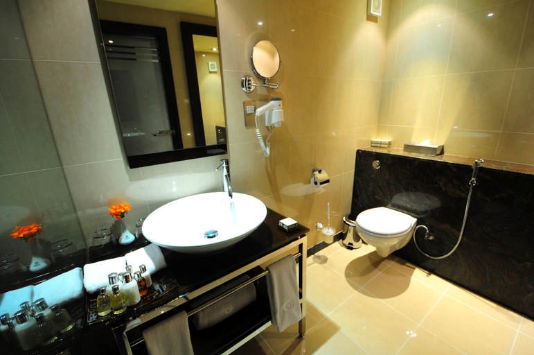 Bathroom 5, Speke Resort Munyonyo, Kampala