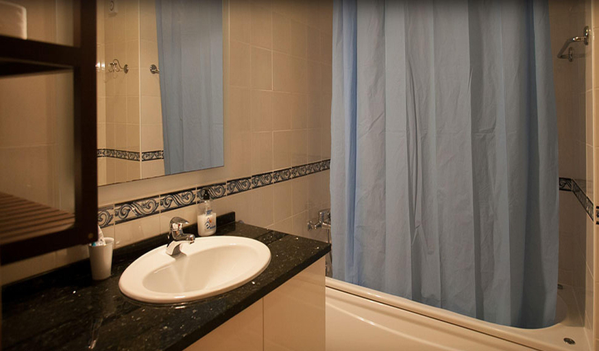 Bathroom 5, Ericeira Chill Hill Hostel & Private Rooms, Mafra