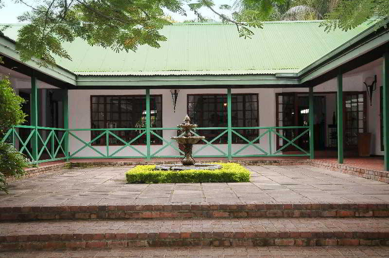 Exterior & Views