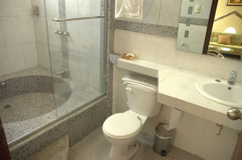 Bathroom 3, Hotel Air Suites, Guayaquil
