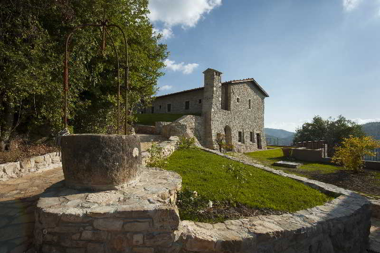 Exterior & Views