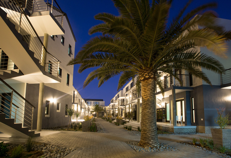 Exterior & Views