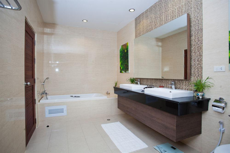 Bathroom 5, The Pannarai Hotel, Muang Udon Thani