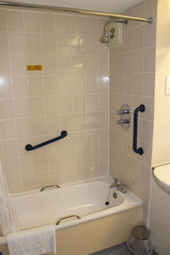 Bathroom 4, Travel Plaza Hotel, Northamptonshire