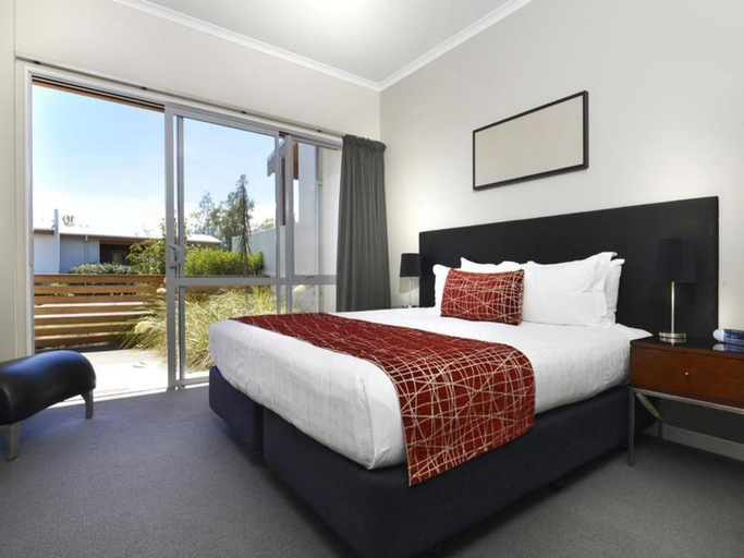 Bedroom 2, Marlborough Vintners Hotel, Marlborough