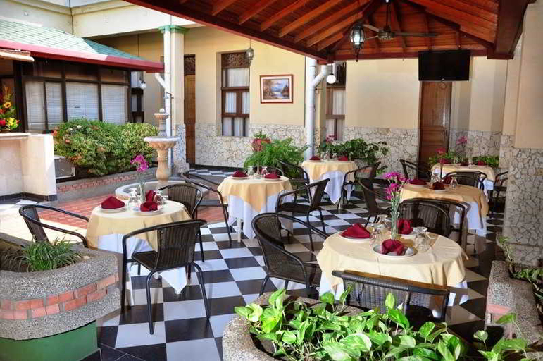 Food & Drinks 5, Bahia Blanca, Santa Marta (Dist. Esp.)