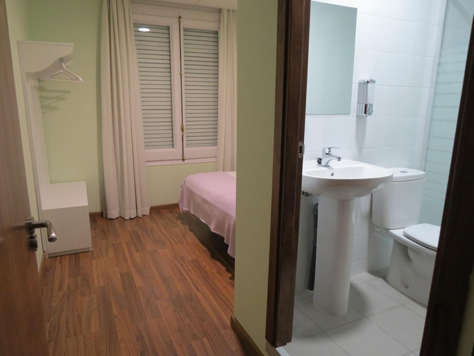 Bathroom 5, Hostal Petit Princep, Barcelona