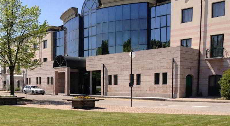 Exterior & Views 14