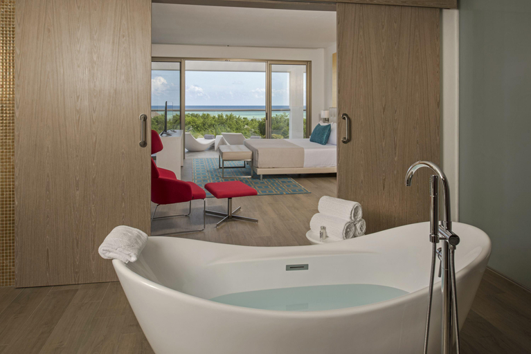 Bathroom 5, Platinum Yucatan Princess, Cozumel