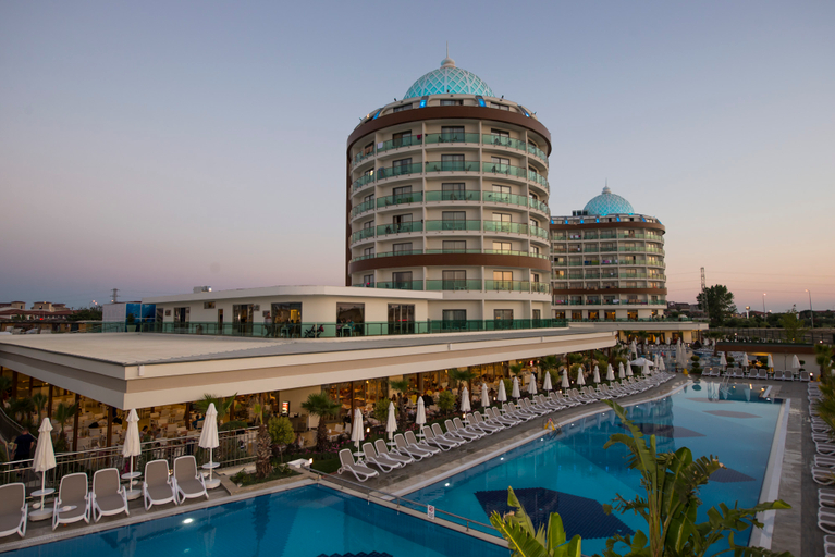 Exterior & Views