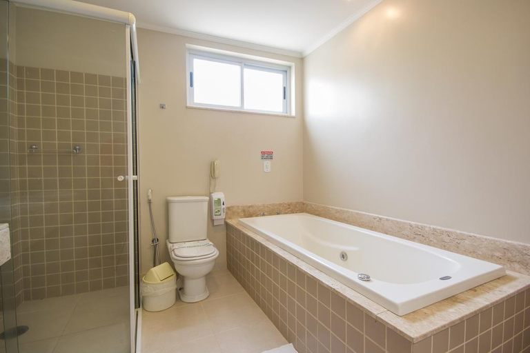 Bathroom 4, Crystal, Londrina