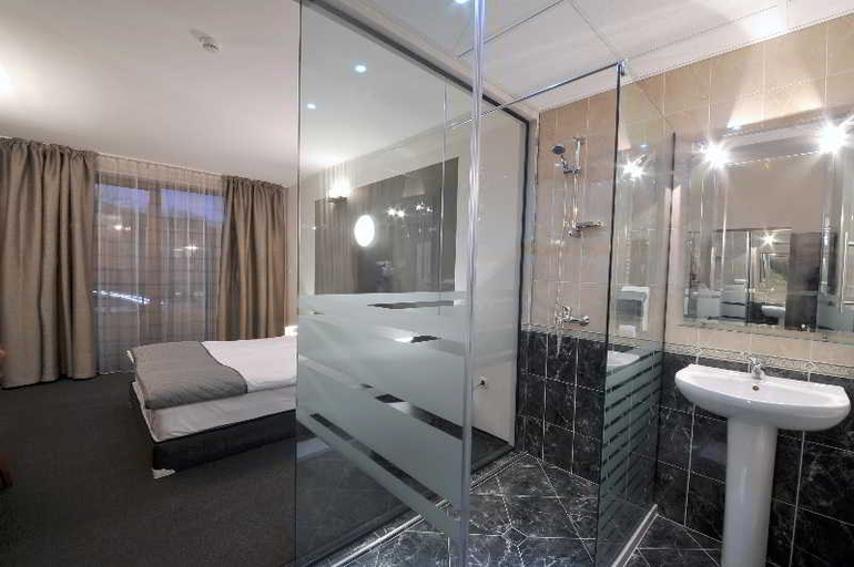Bathroom 4, Vitoshko Lale hotel, Stolichna