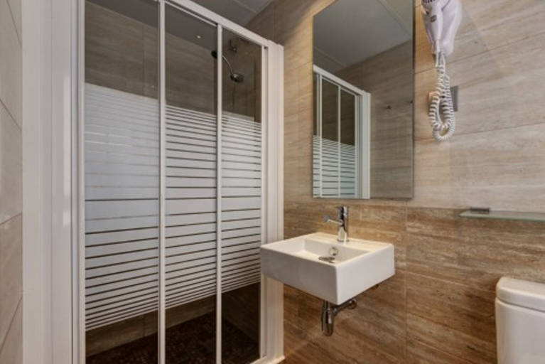 Bathroom 4, Hostal Barcelona, Barcelona