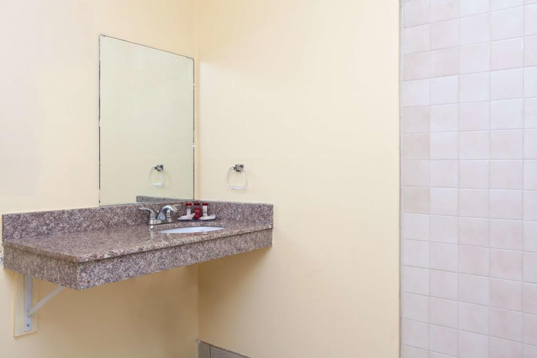 Bathroom 4, Americas Best Value Inn & Suites Bakersfield Centr, Kern
