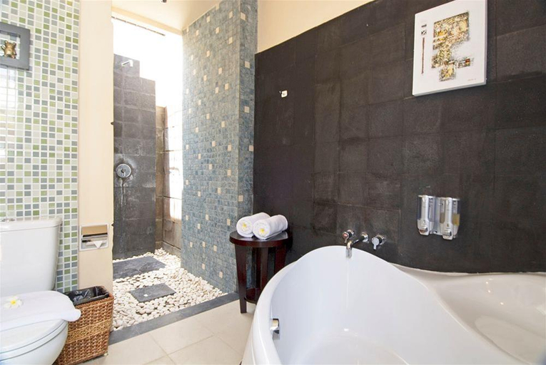 Bathroom 5, D Alang Alang Villa, Badung