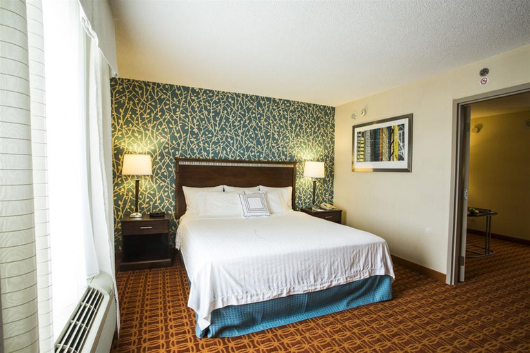 Bedroom 3, Fairfield Inn & Suites by Marriott Toronto Airport, Peel