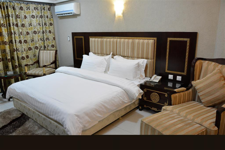 Bedroom 2, Nobila Airport Hotel, Cotonou