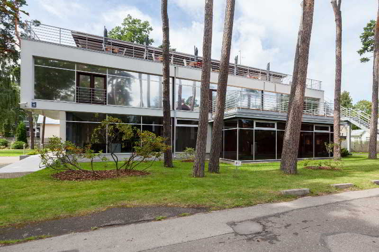Exterior & Views