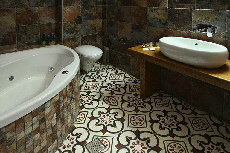 Bathroom 5, Theta Hotel, Thessaly