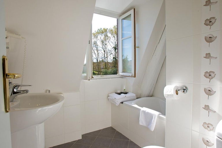 Bathroom 4, Château de Saulon, Côte-d'Or